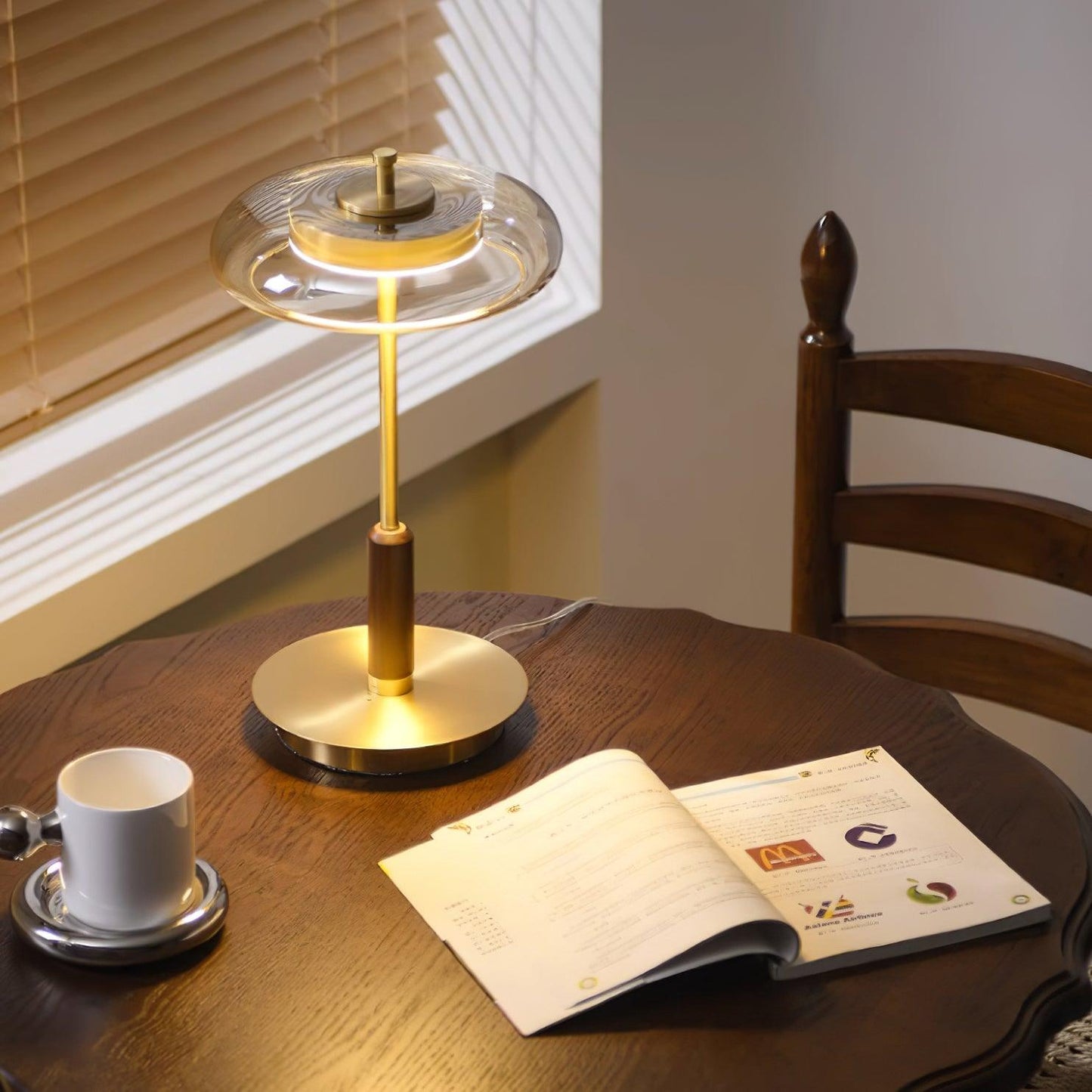 Moderne Tafellamp met LED-technologie en Glazen Kap - Elegante Verlichting voor Elke Kamer-3