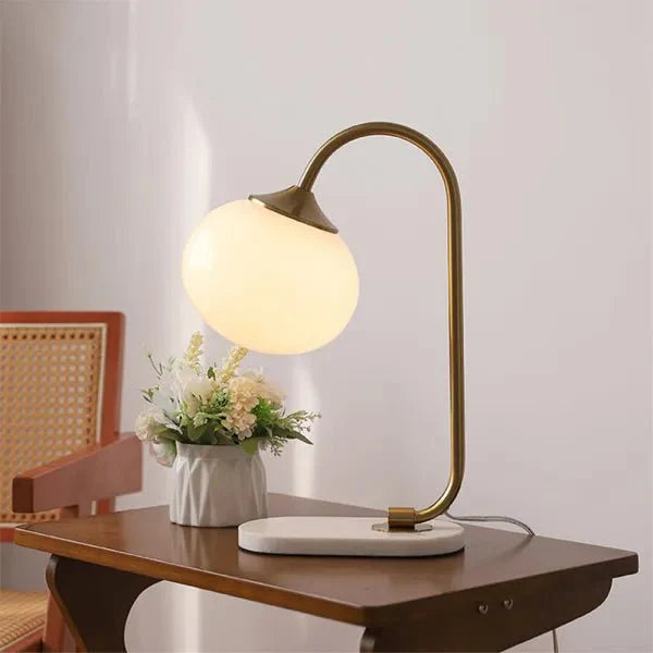 Metalen en Glazen Tafellamp met Ronde Kap en Diffuus Licht – Speels en Elegant Ontwerp voor Moderne Interieurs-4