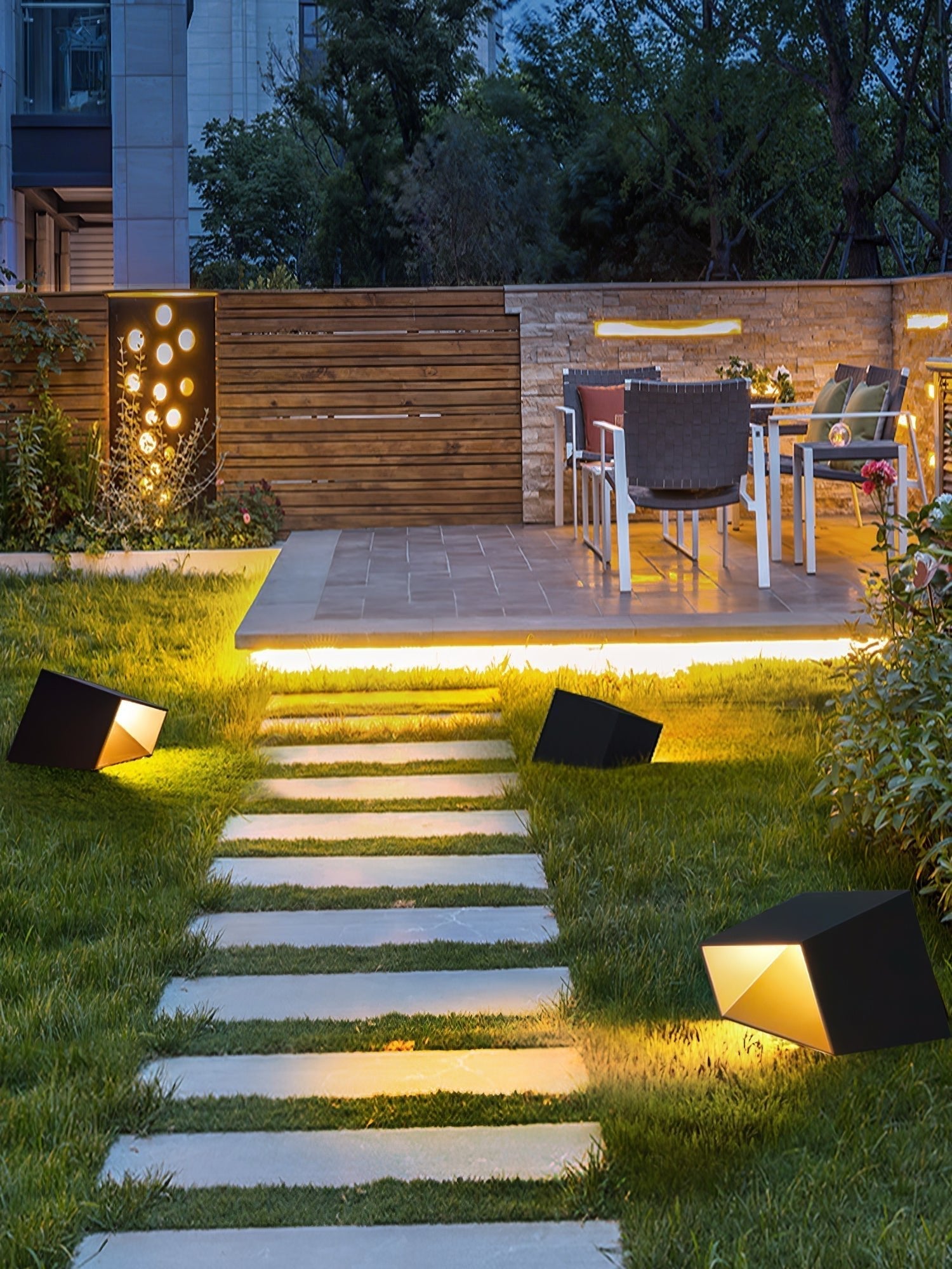 CUBE GARDEN LED Solar Buitenlamp – Draadloze Sfeerverlichting voor Tuin & Balkon | Compact, Oplaadbaar & Weerbestendig