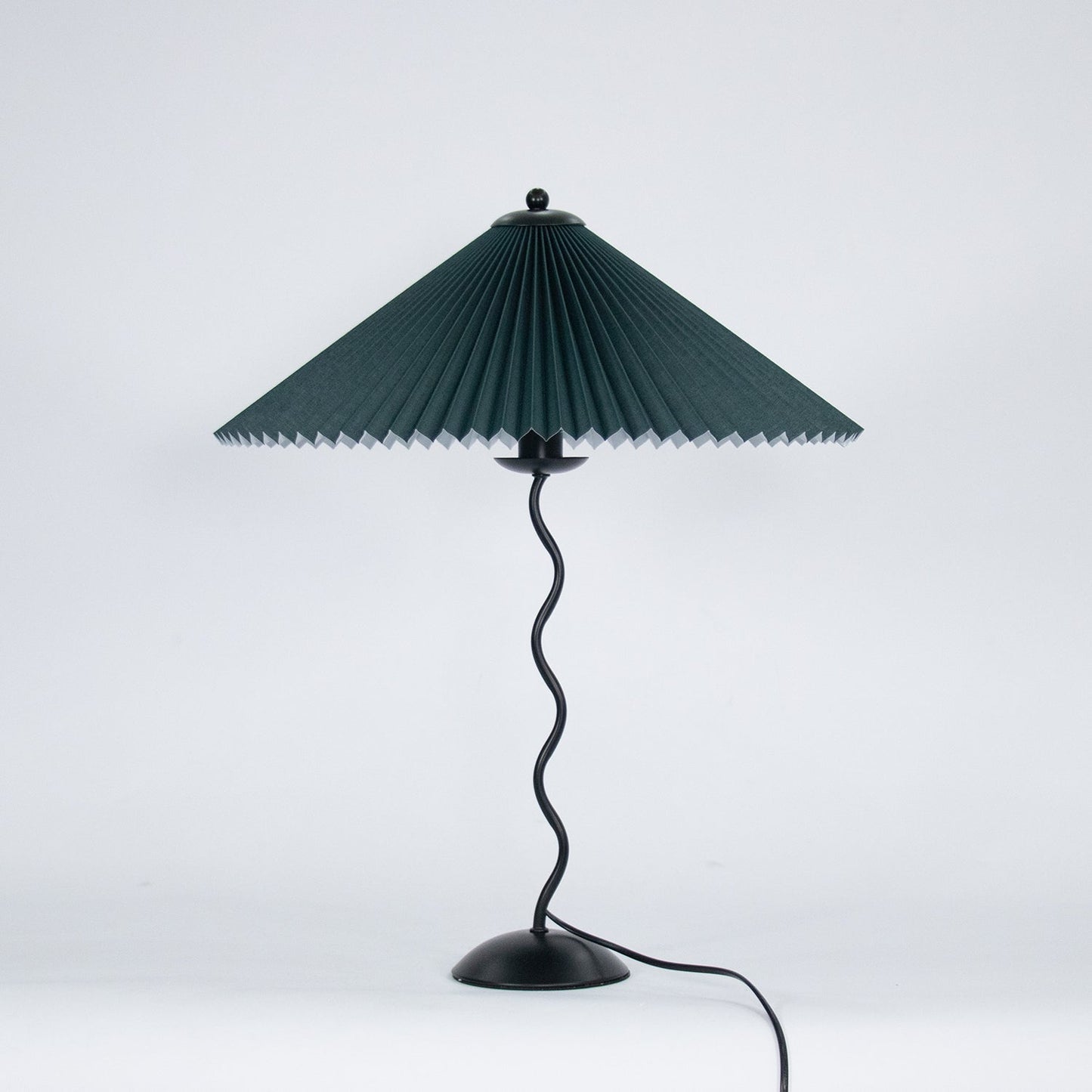 Variant image for Artistieke Tafellamp met Dynamisch Golvend Ontwerp en Zachte Gloed - Metaal en Stof, 43cm Diameter, E14 Verlichting-2
