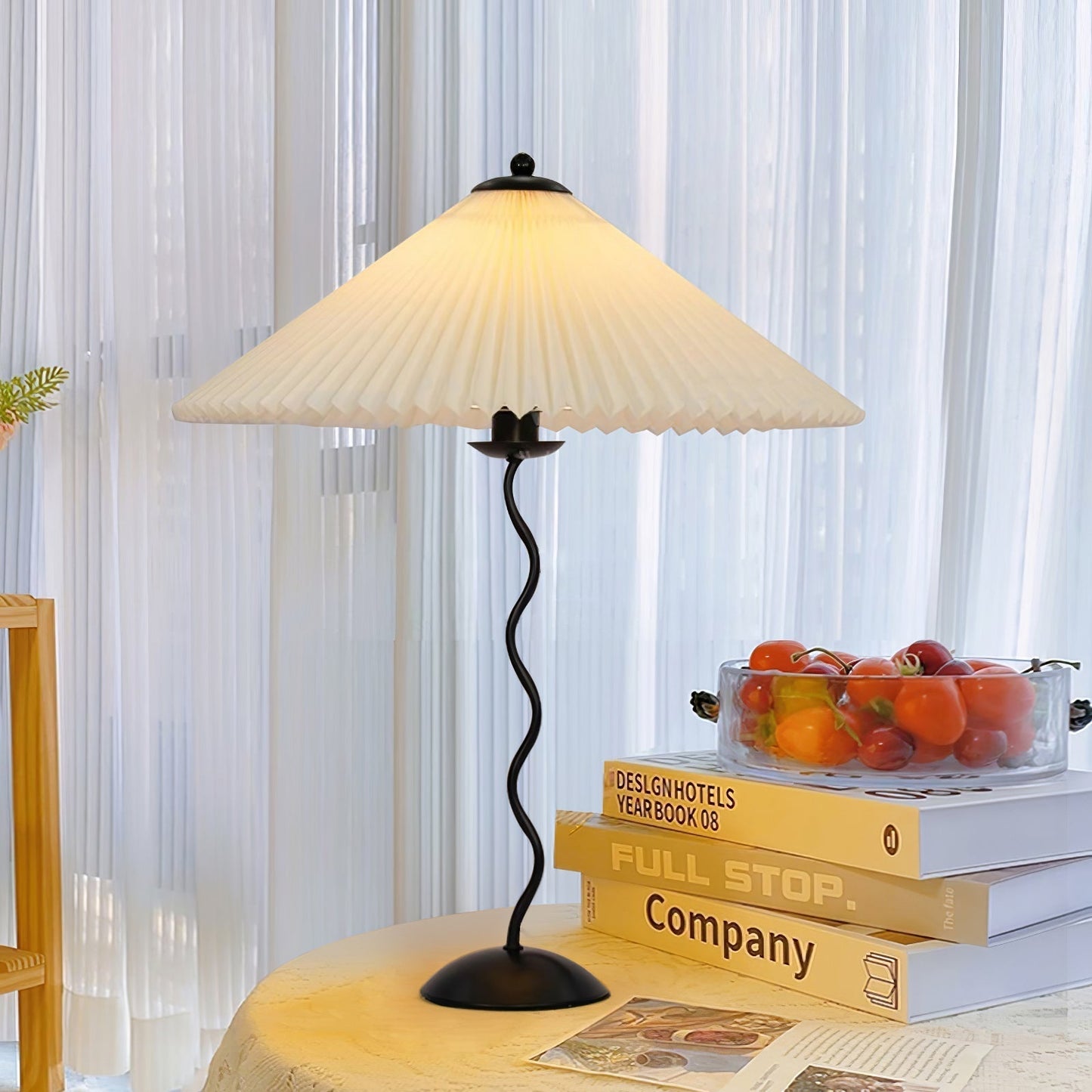 Artistieke Tafellamp met Dynamisch Golvend Ontwerp en Zachte Gloed - Metaal en Stof, 43cm Diameter, E14 Verlichting-1